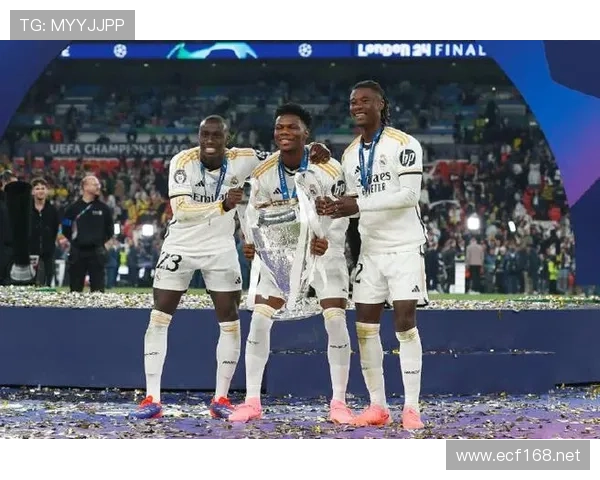 奥雷利安·楚阿梅尼:皇马中场换代的关键拼图解析 奥雷利安·楚阿梅尼:皇马中场换代的关键拼图解析