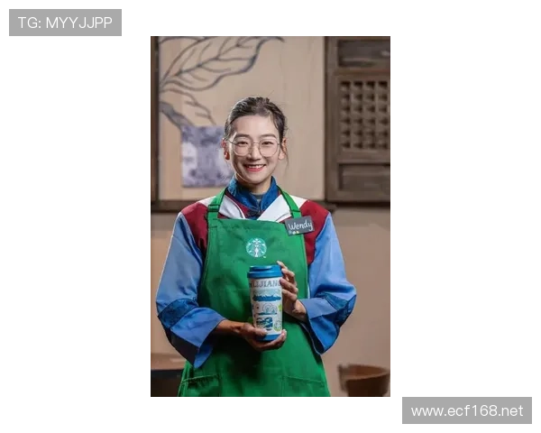 杨倩喝咖啡比训练还认真的样子，真像办公室里的拼命三郎啊