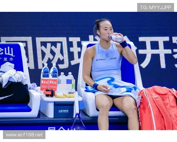 郑钦文喝个蛋白粉都要算卡路里，这哪是打球啊简直在修仙