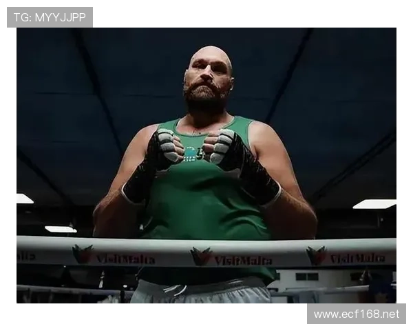 富里这生活简直就是拳击圈的豪门剧，酒吧一坐一宿，那对比职业赛场简直两个世界！