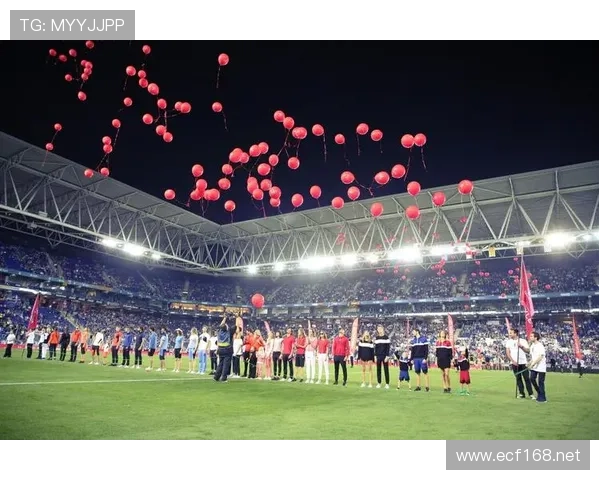 拉塞尔·韦斯特布鲁克又把球场外当秀场，手上那几只表让我直接怀疑人生