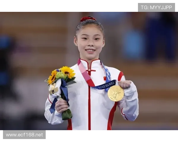 管晨辰早上像训练狂人，晚上像大老板夫人，看的我怀疑人生