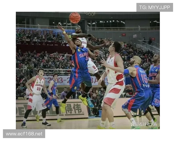 判罚科普：快速掌握防守犯规和进攻犯规的核心区别